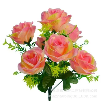 מדומה רוז זר עם 7 גדול ורדים קטן הזר